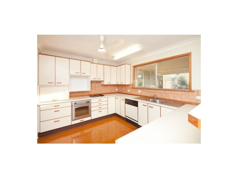 8 Colombo Street, Wishart QLD 4122