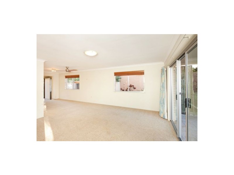 8 Colombo Street, Wishart QLD 4122