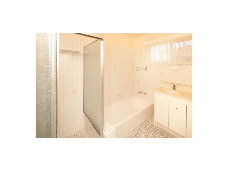 8 Colombo Street, Wishart QLD 4122