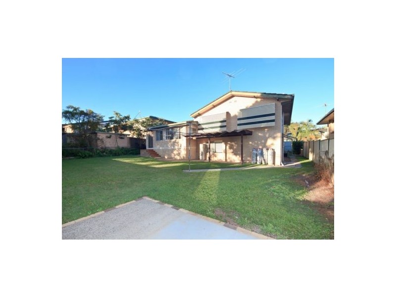 8 Colombo Street, Wishart QLD 4122