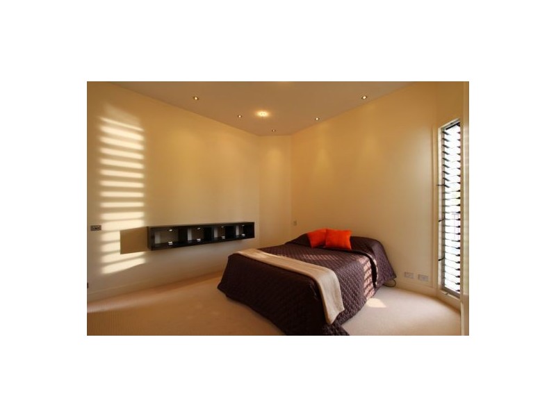 185 Oceana Tce, Lota QLD 4179