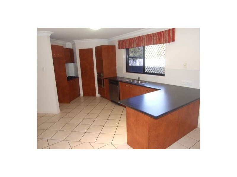 1 Vaucluse Place, Mansfield QLD 4122
