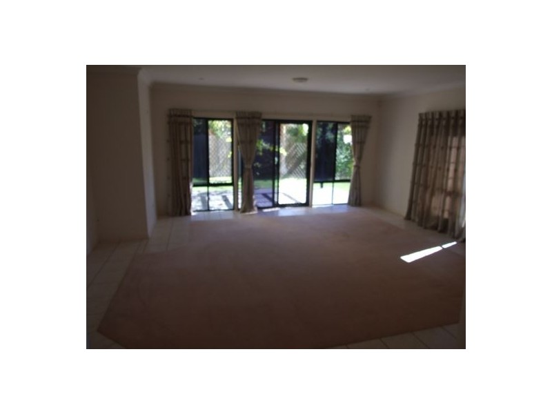 1 Vaucluse Place, Mansfield QLD 4122