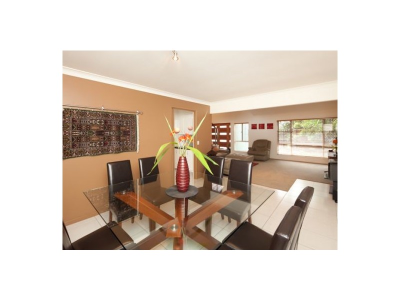 17 Linfield Street, Mansfield QLD 4122