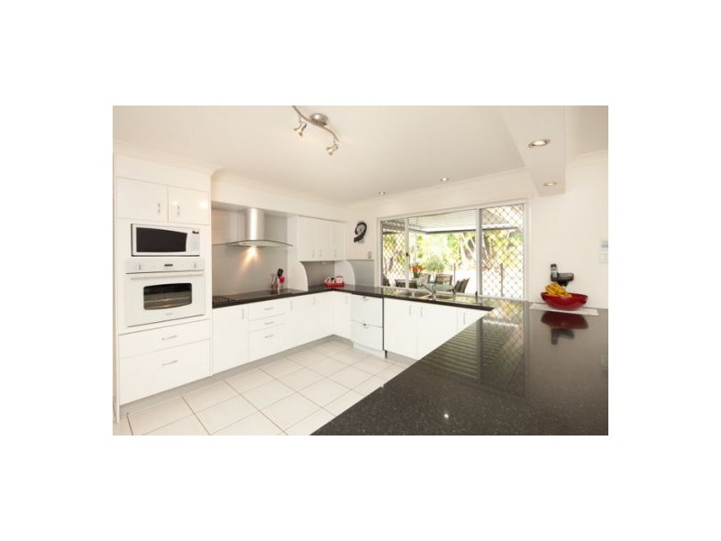 17 Linfield Street, Mansfield QLD 4122