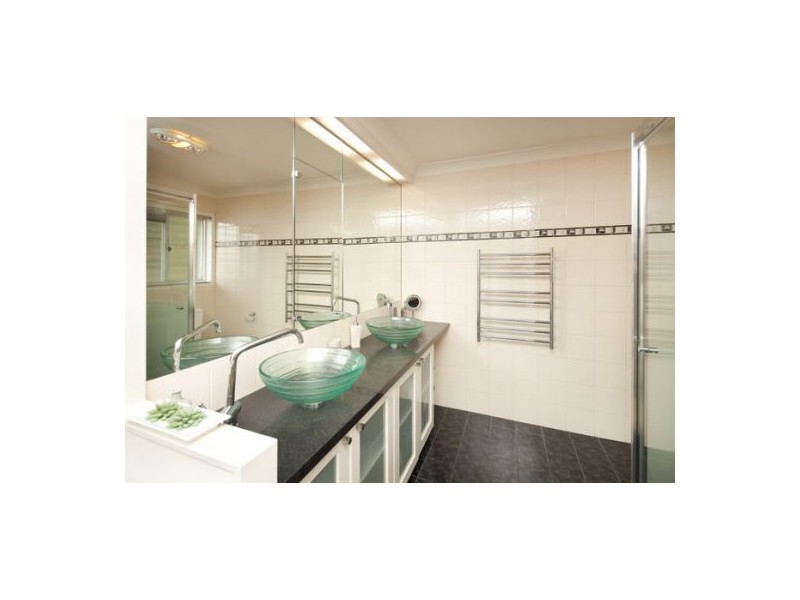 17 Linfield Street, Mansfield QLD 4122