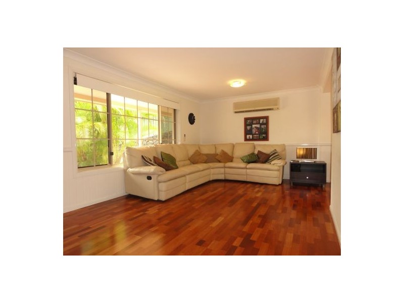 24 Avenell Street, Wishart QLD 4122