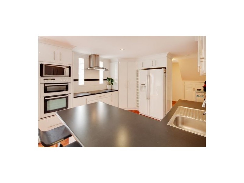 24 Avenell Street, Wishart QLD 4122