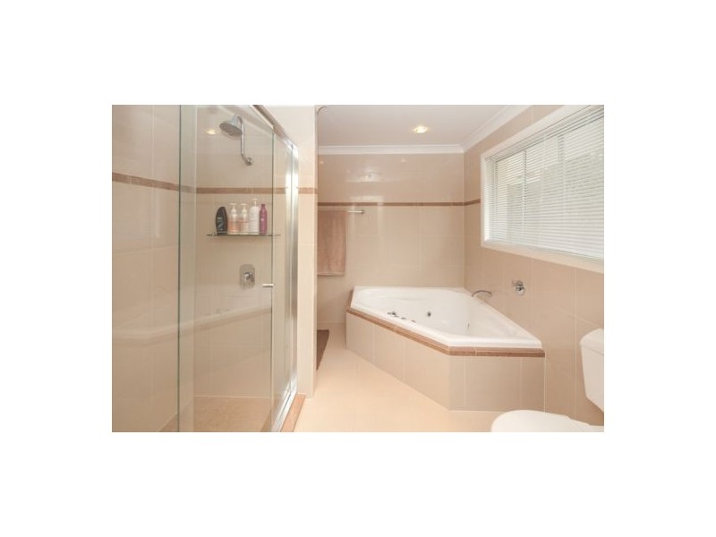 24 Avenell Street, Wishart QLD 4122