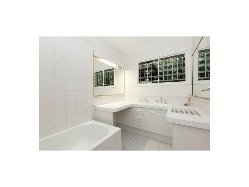 14 Biplex St, Mansfield QLD 4122