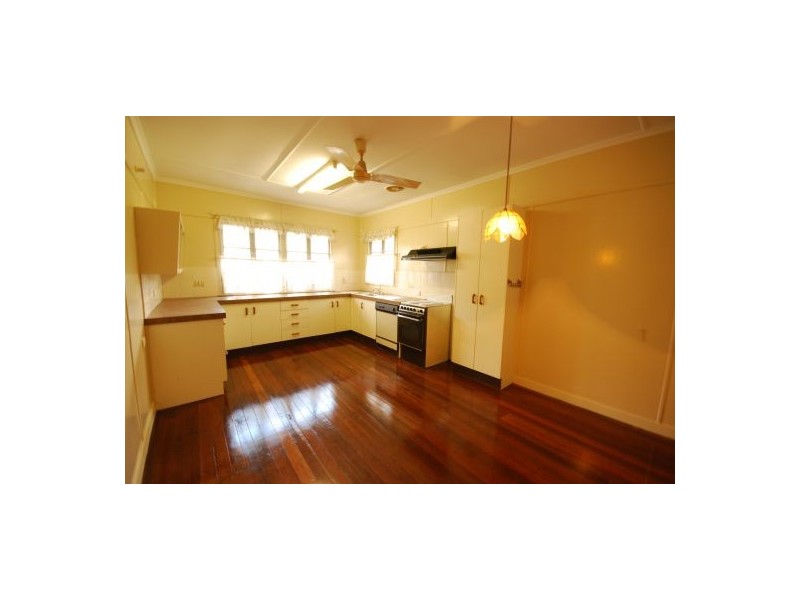 83 Diamond Street, Holland Park QLD 4121