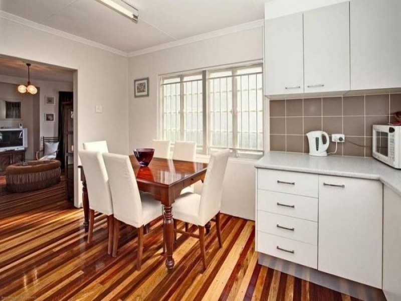 48 Broadwater Rd, Mount Gravatt East QLD 4122