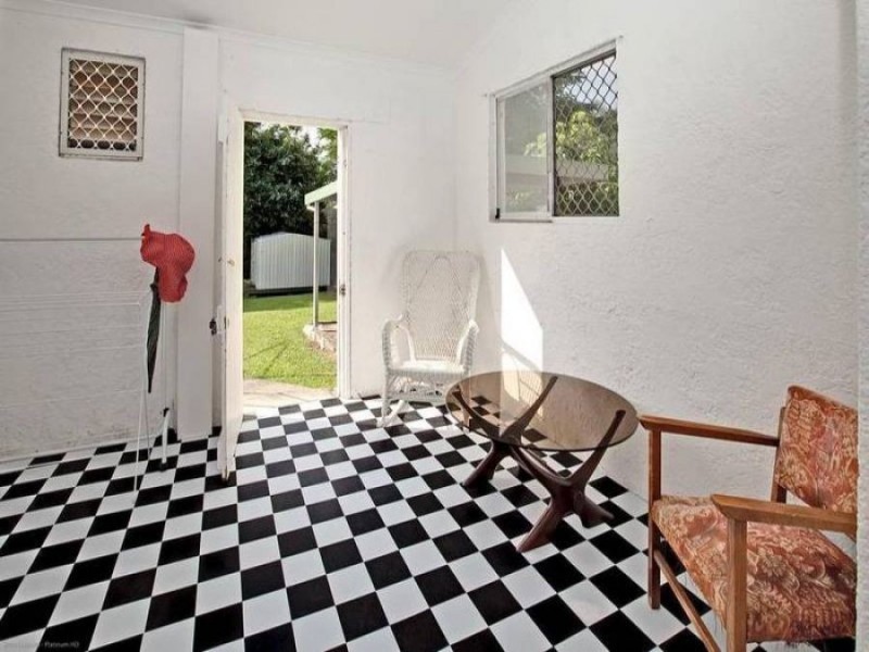 48 Broadwater Rd, Mount Gravatt East QLD 4122