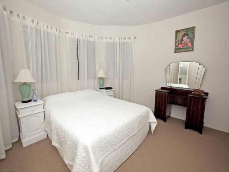 48 Broadwater Rd, Mount Gravatt East QLD 4122