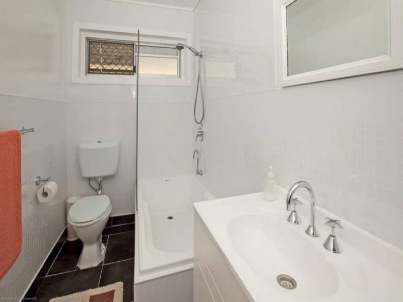 48 Broadwater Rd, Mount Gravatt East QLD 4122