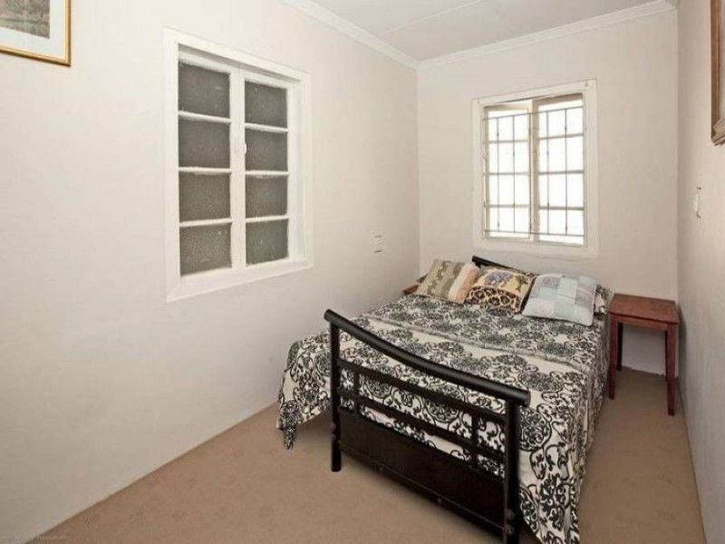 48 Broadwater Rd, Mount Gravatt East QLD 4122