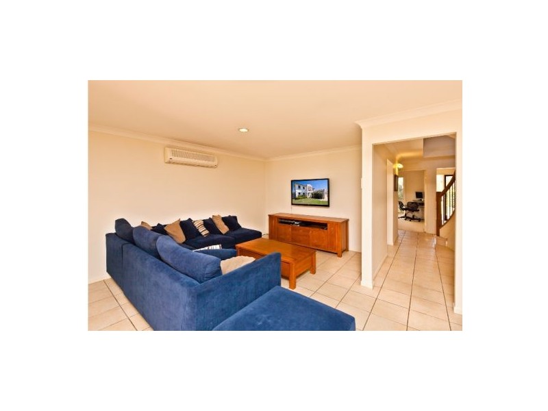 3 Cambridge Place, Wishart QLD 4122