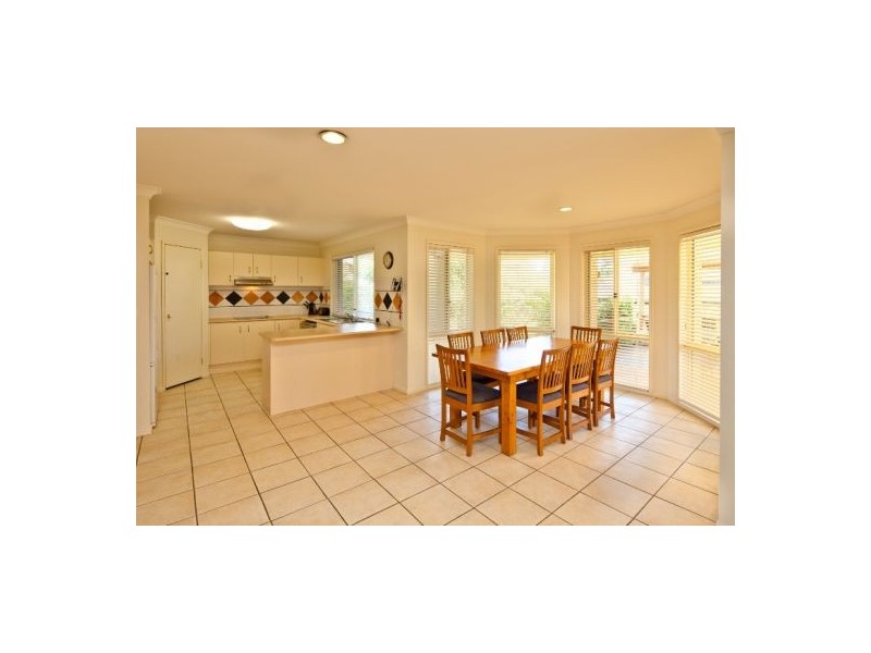 3 Cambridge Place, Wishart QLD 4122