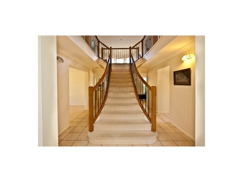 3 Cambridge Place, Wishart QLD 4122