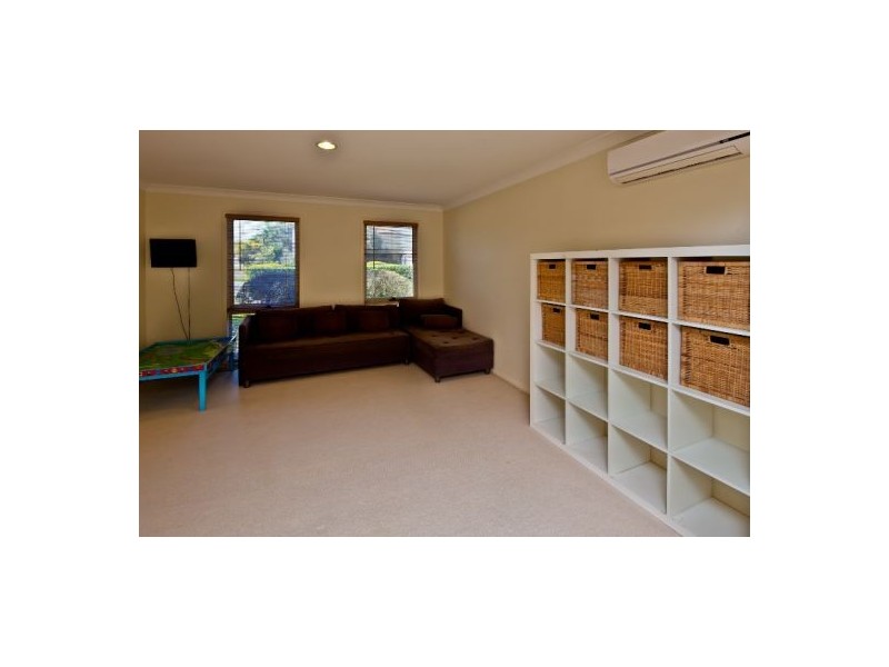 3 Cambridge Place, Wishart QLD 4122