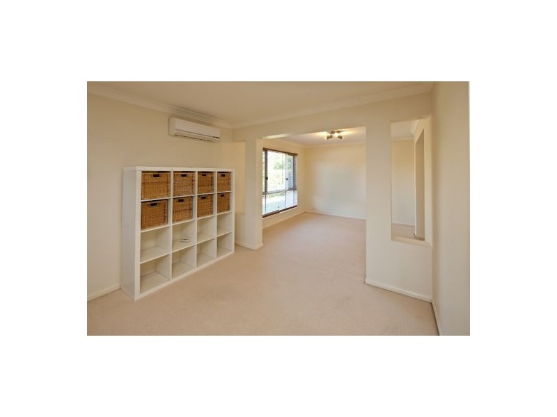 3 Cambridge Place, Wishart QLD 4122