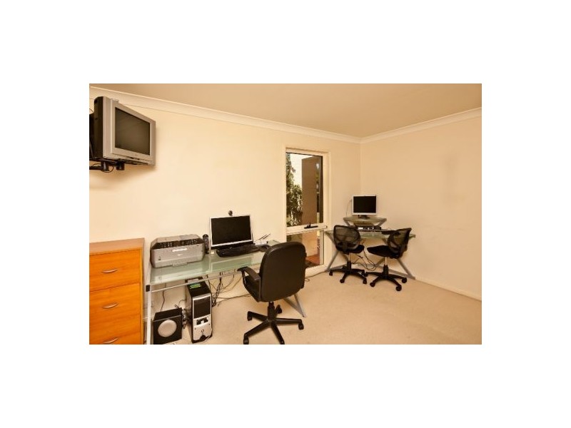 3 Cambridge Place, Wishart QLD 4122