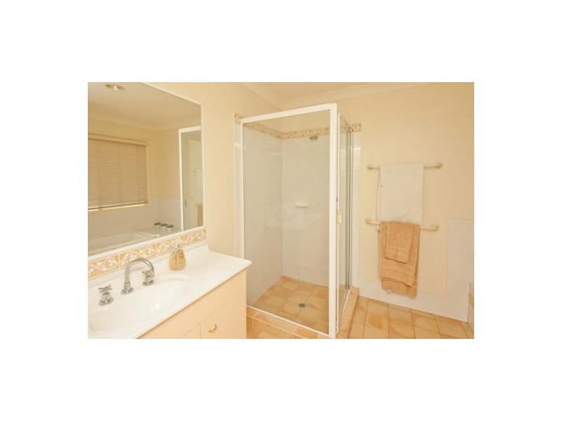 3 Cambridge Place, Wishart QLD 4122