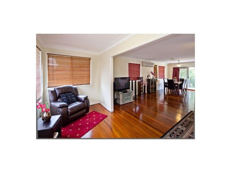18 Morialta Street, Mansfield QLD 4122