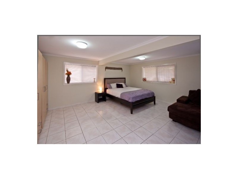 18 Morialta Street, Mansfield QLD 4122