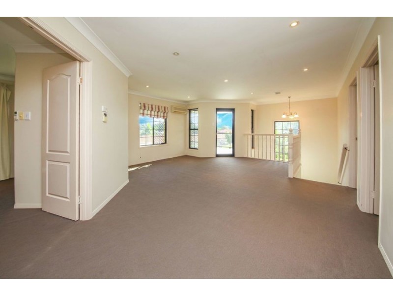 1 Vaucluse Place, Mansfield QLD 4122