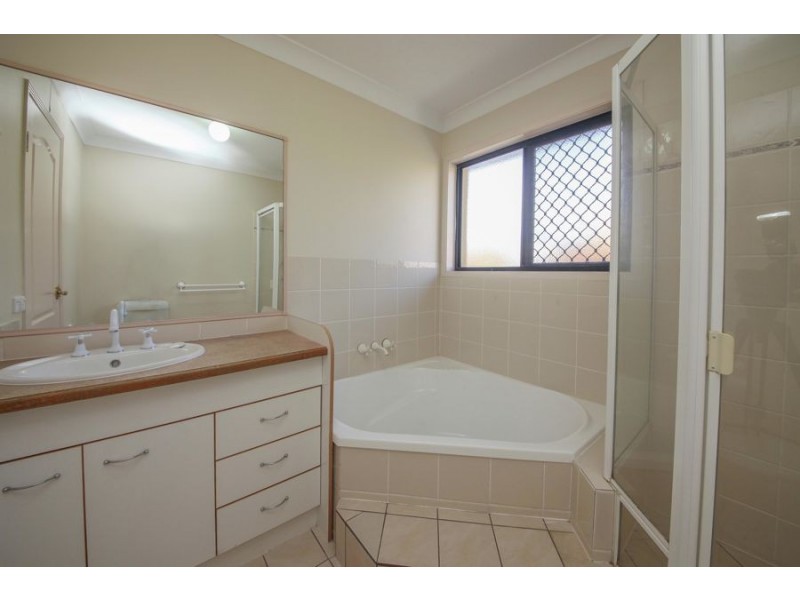 1 Vaucluse Place, Mansfield QLD 4122