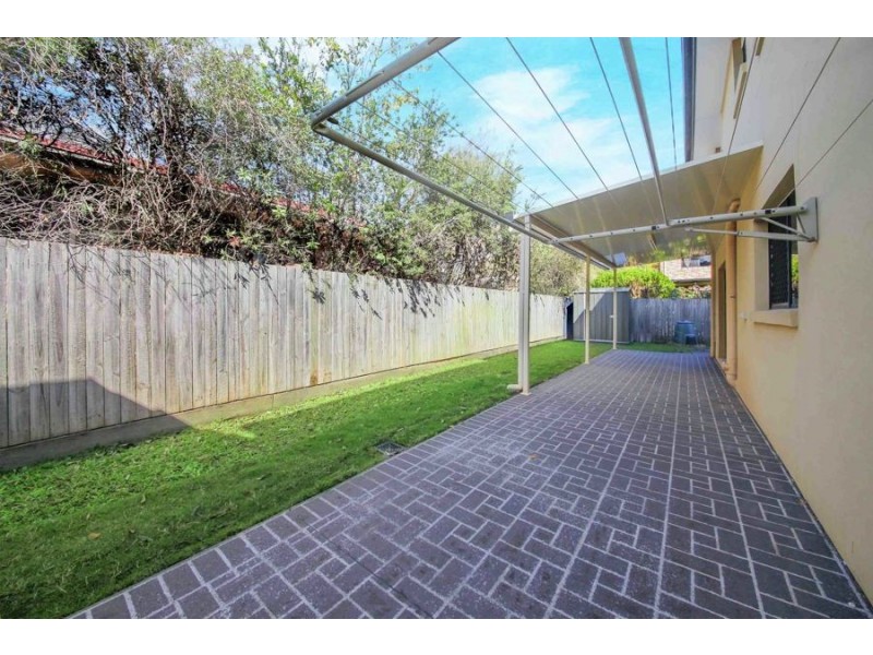 1 Vaucluse Place, Mansfield QLD 4122