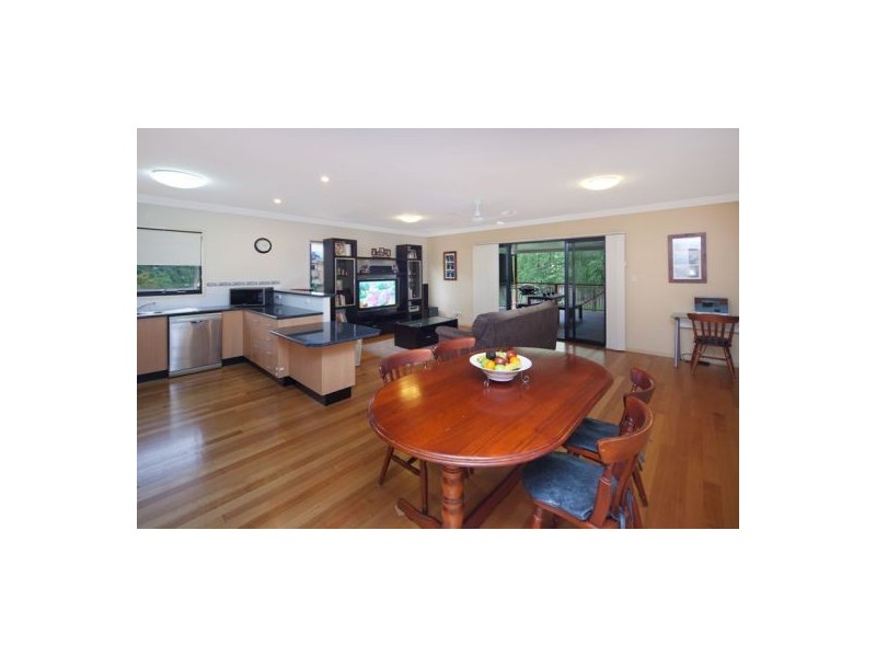 1 Estate Place, Holland Park West QLD 4121