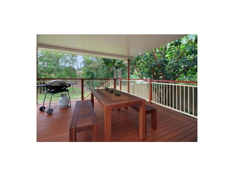 1 Estate Place, Holland Park West QLD 4121