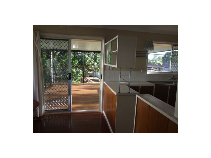 30 Dirkala Street, Mansfield QLD 4122