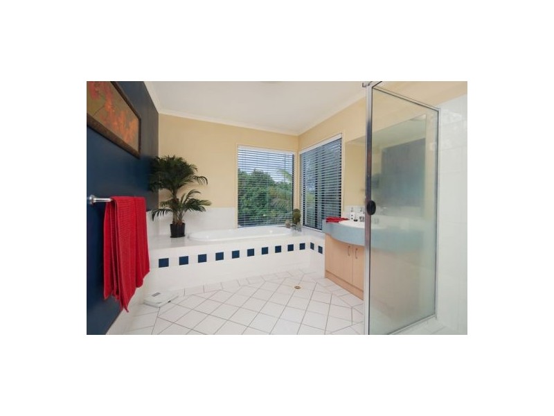 64 Eastwood Drive, Mansfield QLD 4122