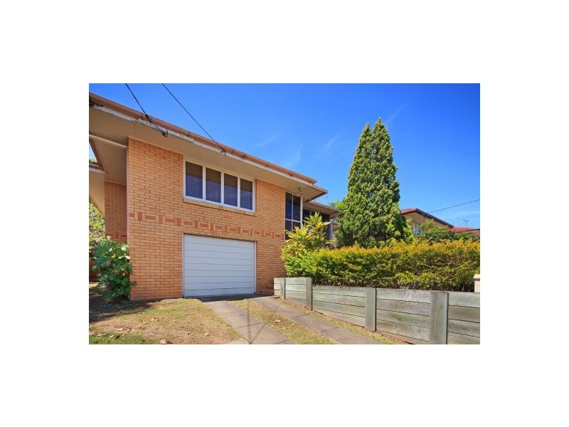 218 Broadwater Road, Mansfield QLD 4122