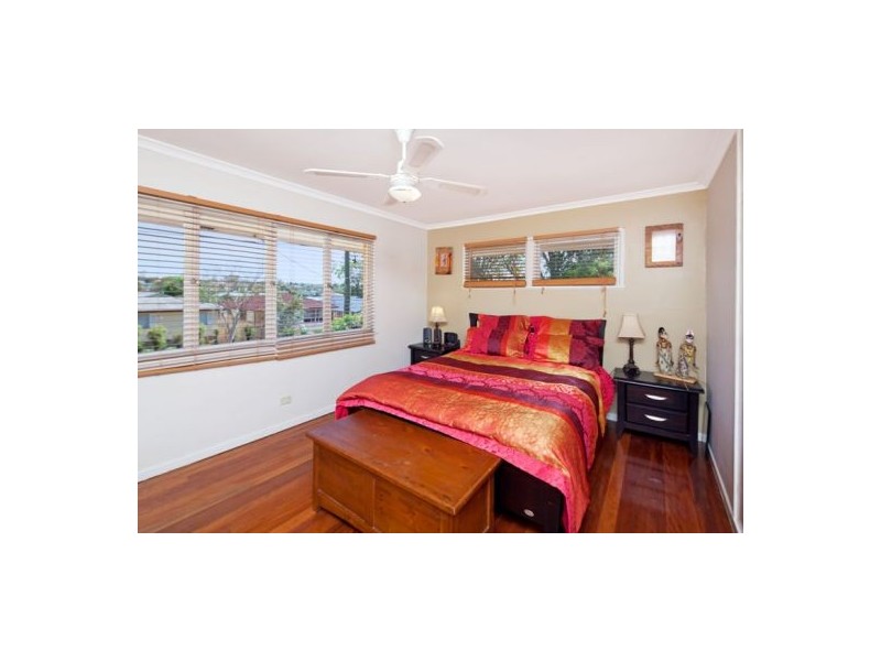 218 Broadwater Road, Mansfield QLD 4122