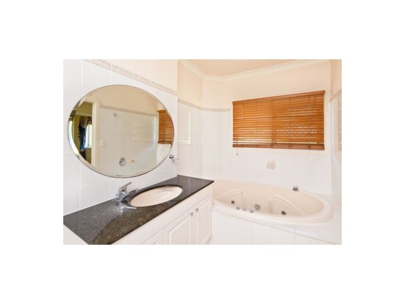 10 Mansfield Place, Mansfield QLD 4122