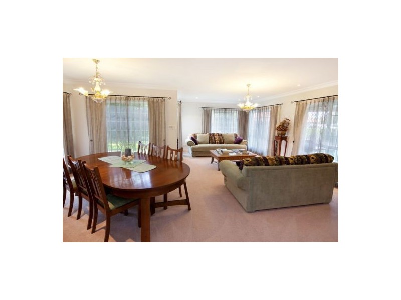 5 Lexington Place, Wishart QLD 4122