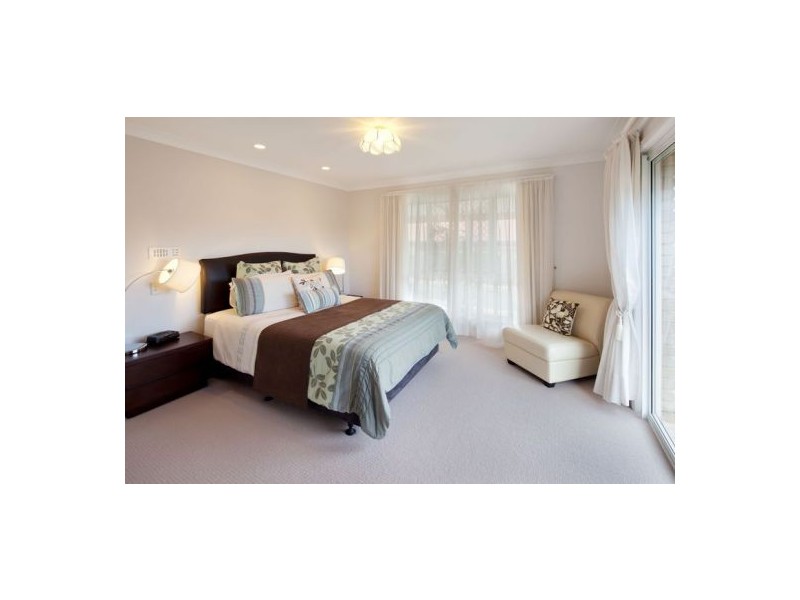 5 Lexington Place, Wishart QLD 4122