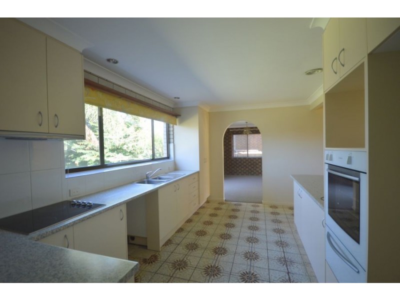 33 Barcelona Street, Wishart QLD 4122