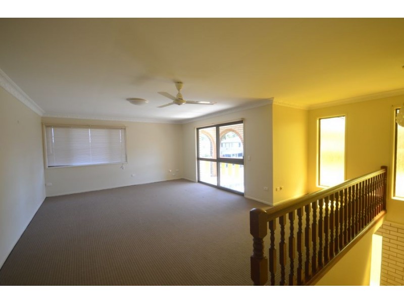 33 Barcelona Street, Wishart QLD 4122