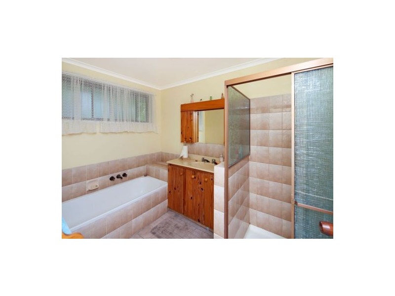 6 Suffolk Street, Wishart QLD 4122