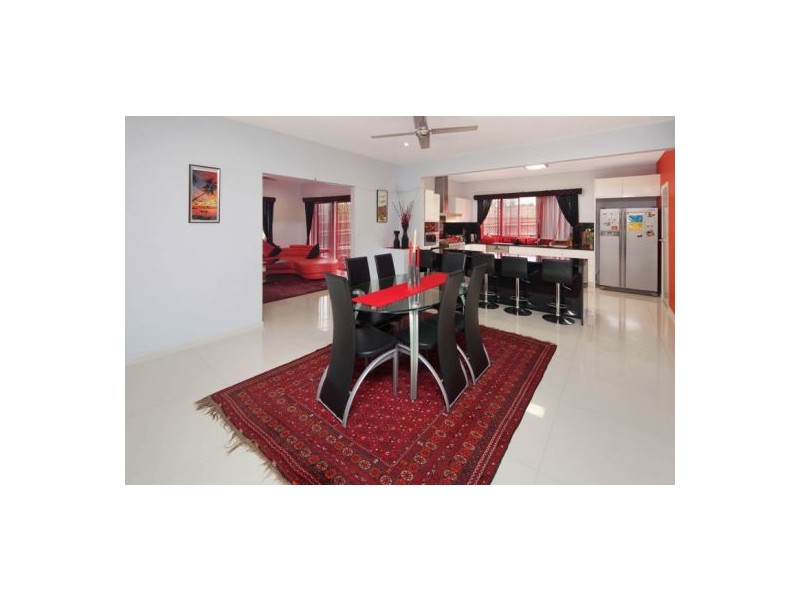 6 Hernandia Place, Mackenzie QLD 4156