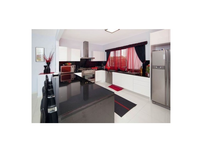 6 Hernandia Place, Mackenzie QLD 4156