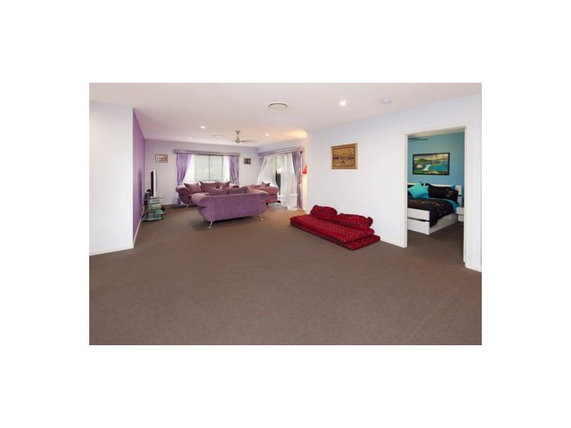 6 Hernandia Place, Mackenzie QLD 4156