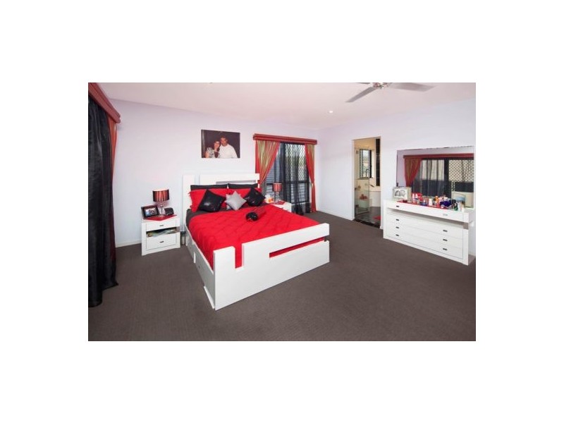 6 Hernandia Place, Mackenzie QLD 4156