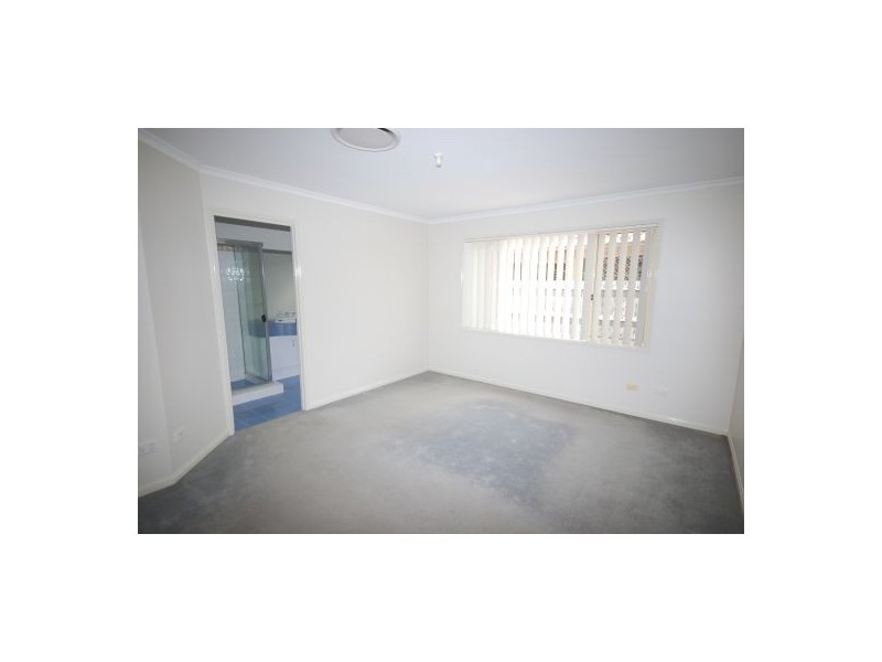 13 Coventry Cir, Carindale QLD 4152