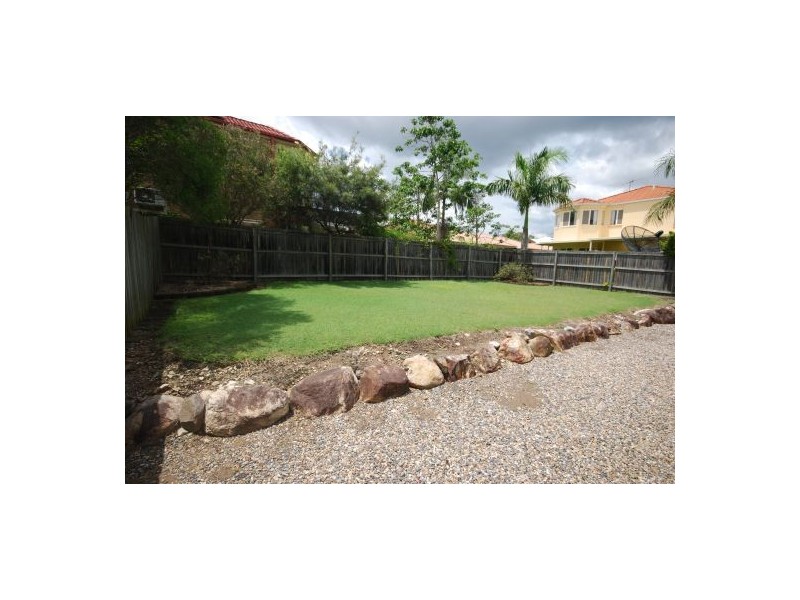 13 Coventry Cir, Carindale QLD 4152